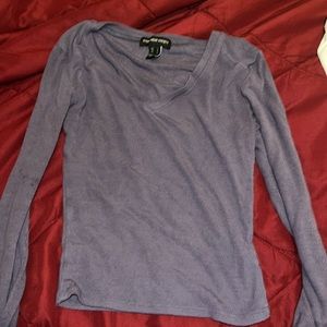 I’m selling because this shirt was a little too small.